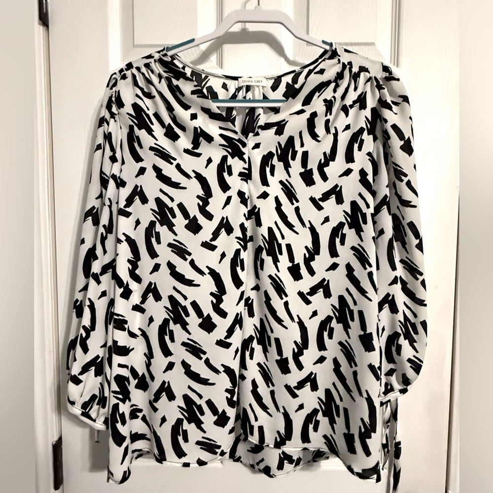 Olivia Grey 1X Black and White Patterned Women's Top